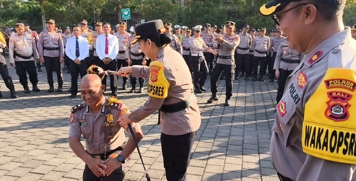 Dedikasi Tanpa Cela Berbuah Penghargaan, Kapolres Jembrana Pimpin Korp Raport Perwira Pengabdian